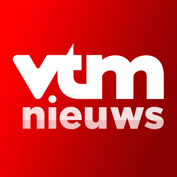 Een rode afbeelding met het logo van nieuwszender VTM Nieuws